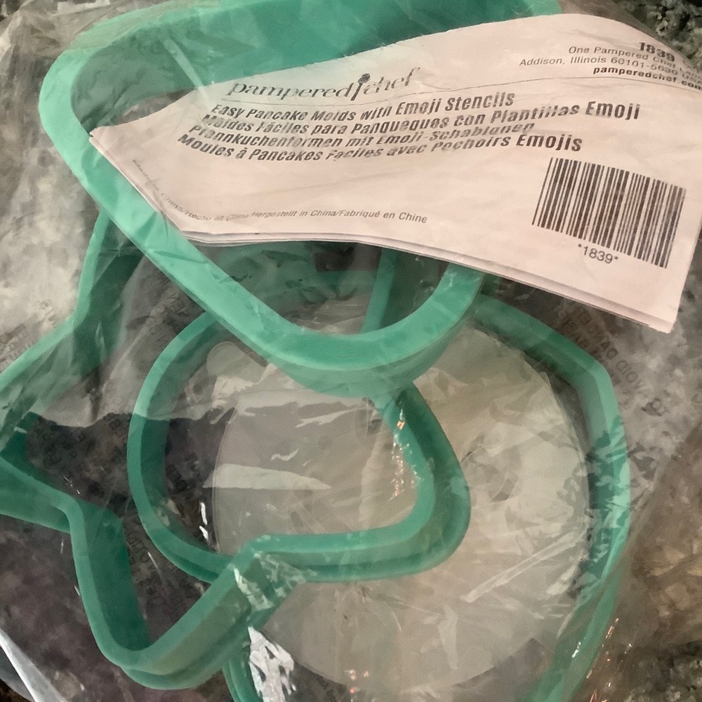 Pampered Chef Pancake Molds With Emoji Stencils New